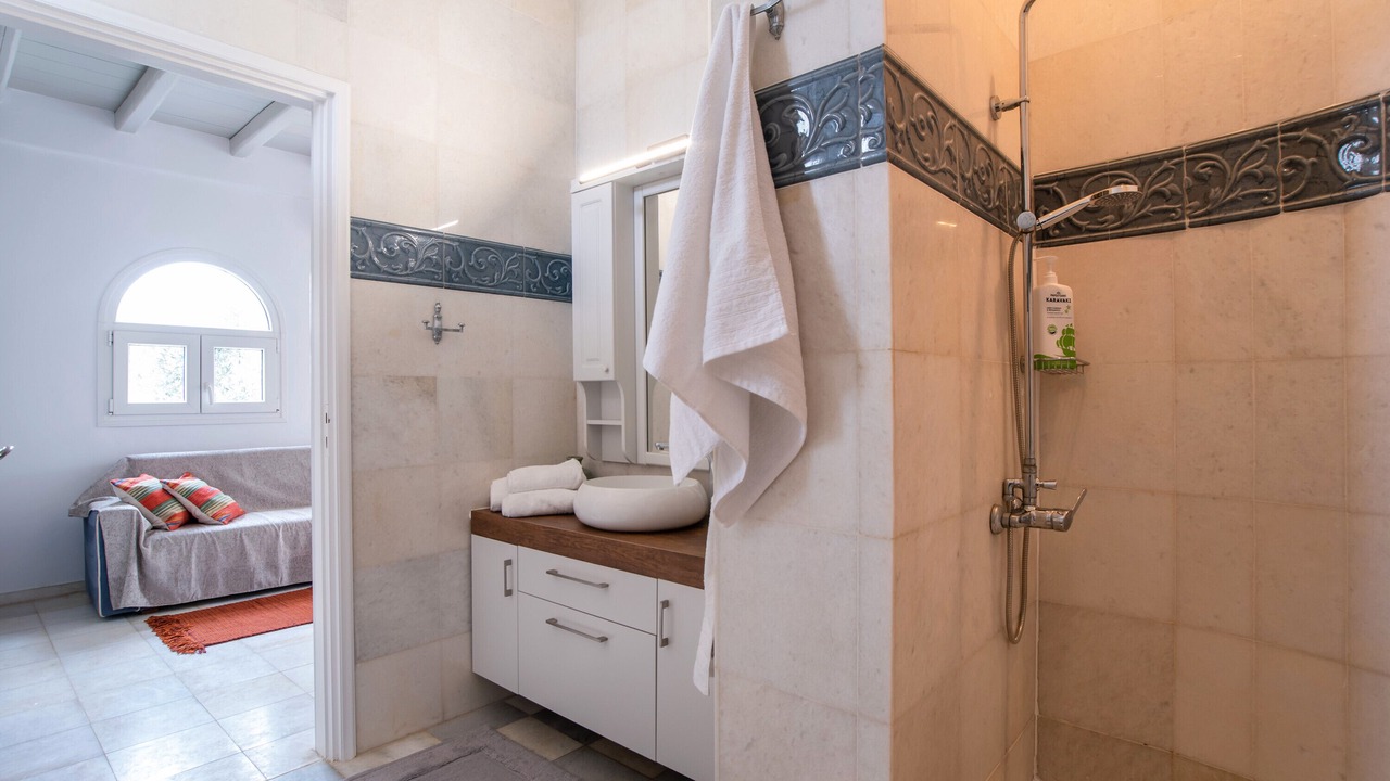 Photo of Bathroom in Aliki