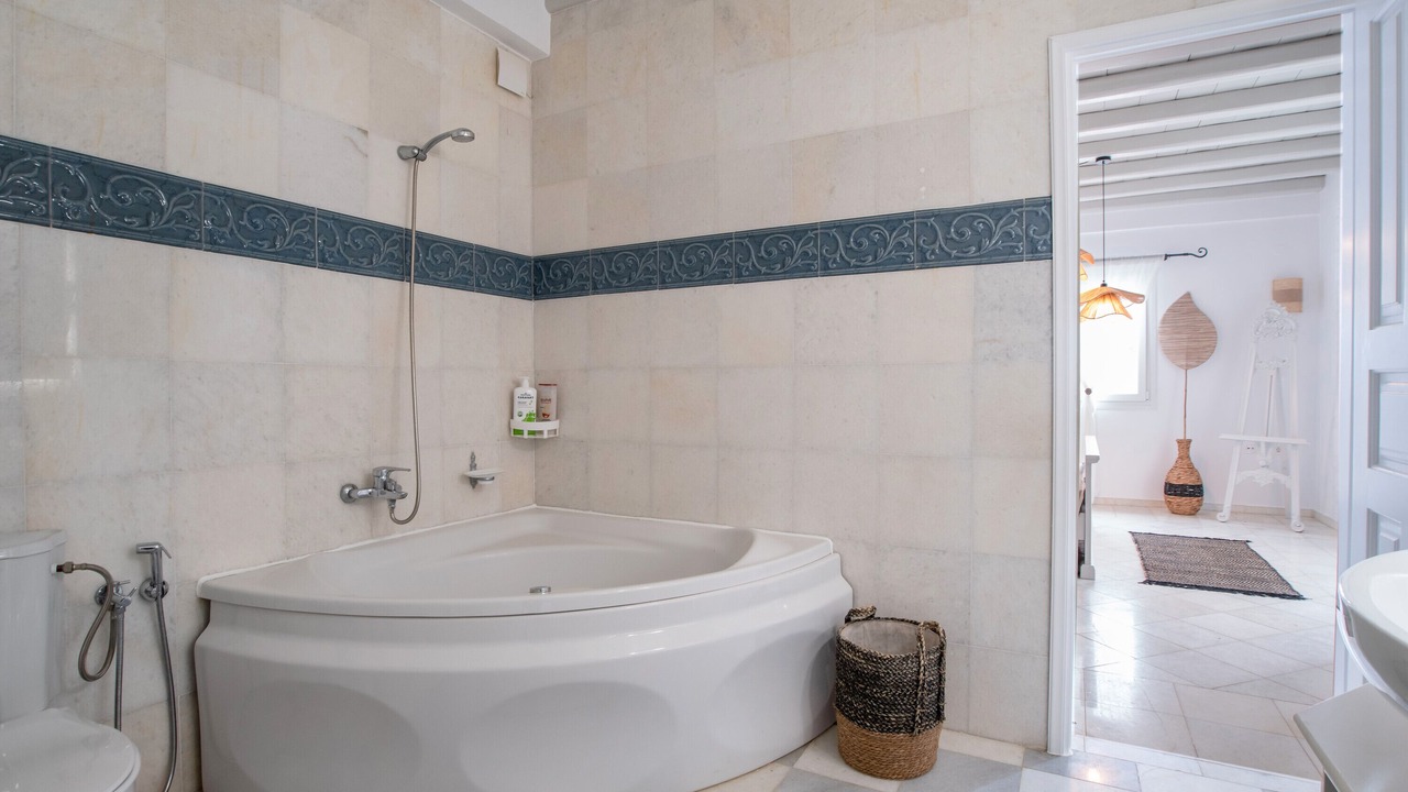 Photo of Bathroom in Aliki