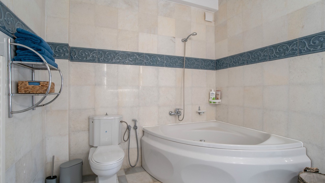 Photo of Bathroom in Aliki
