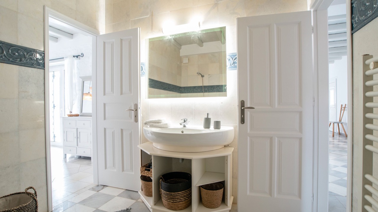 Photo of Bathroom in Aliki