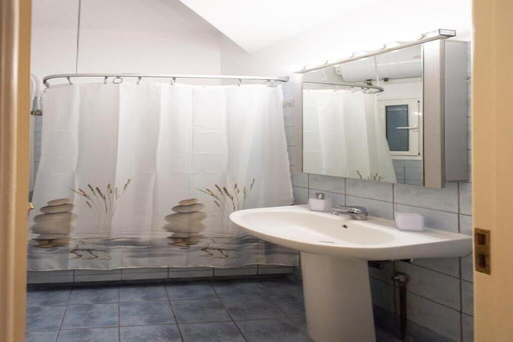 Photo of Bathroom in Nea Smirni