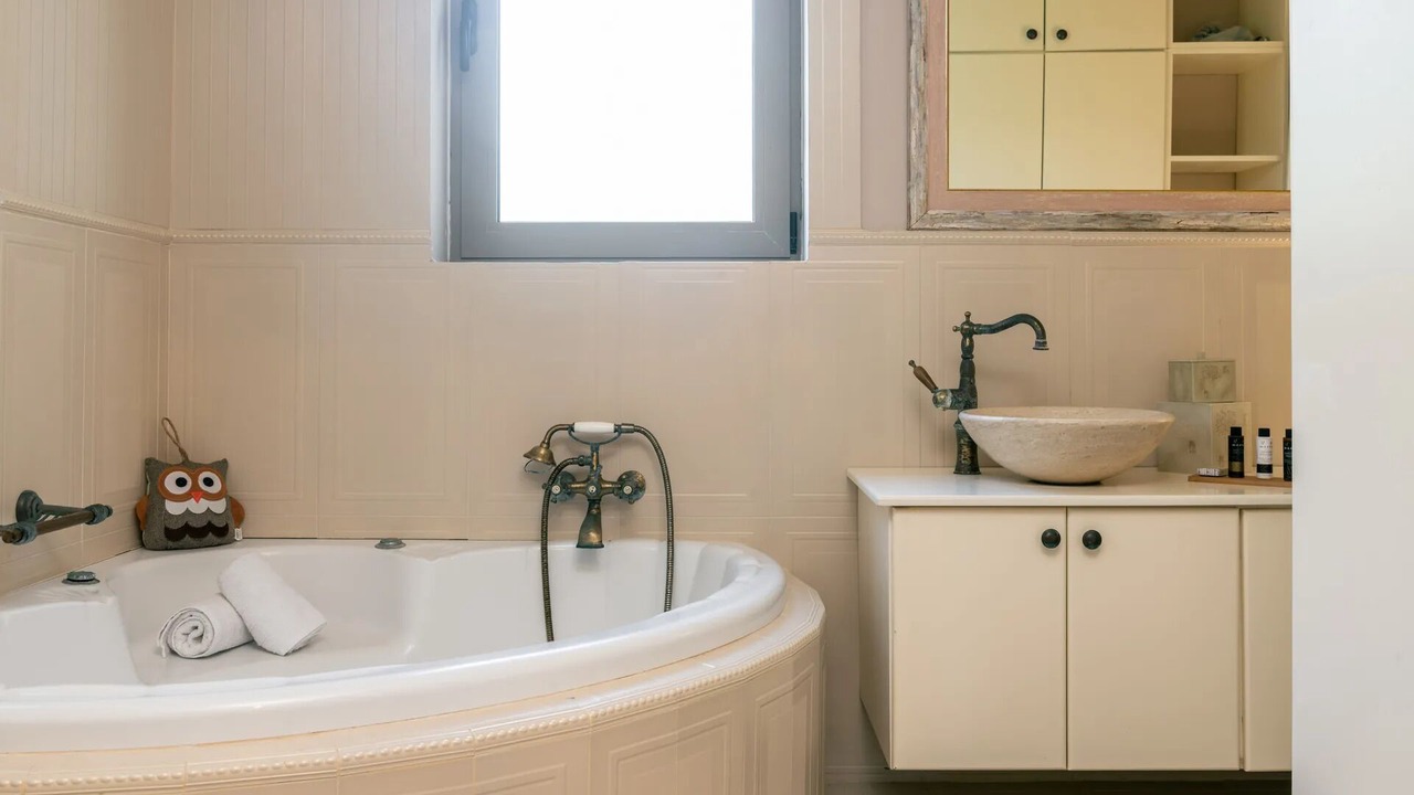 Photo of Bathroom in Akrotiri
