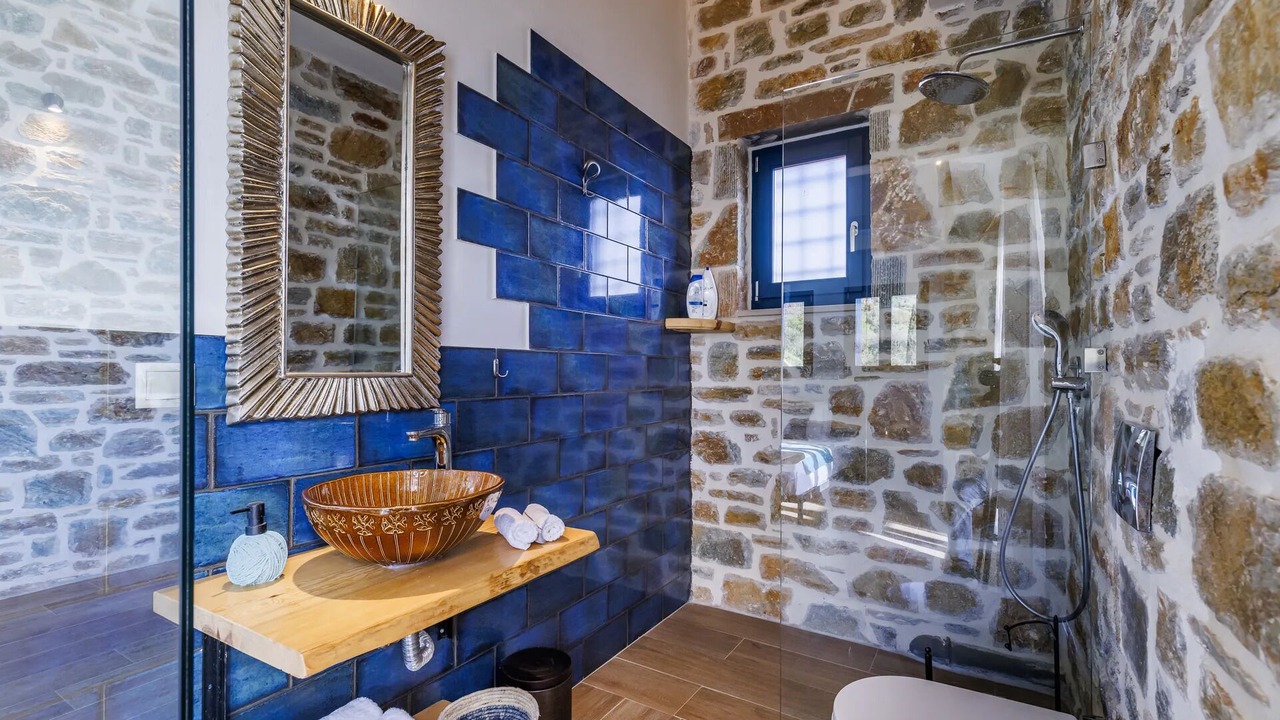 Photo of Bathroom in Glossa