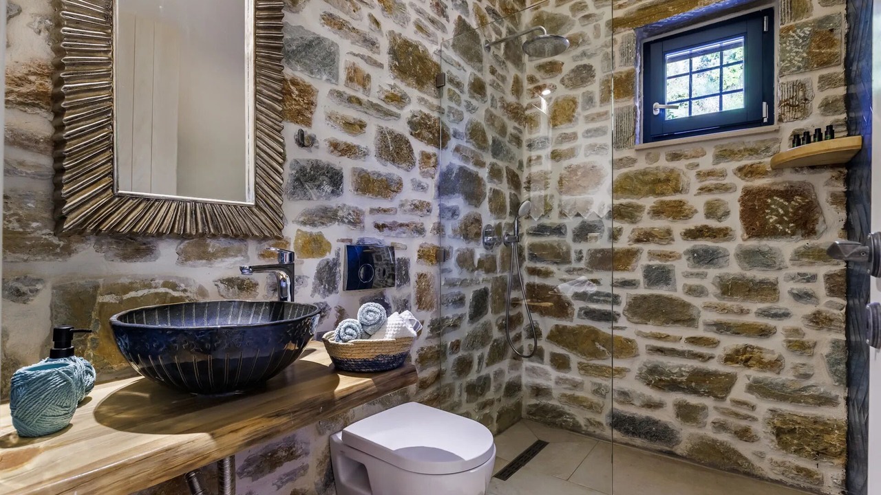Photo of Bathroom in Glossa