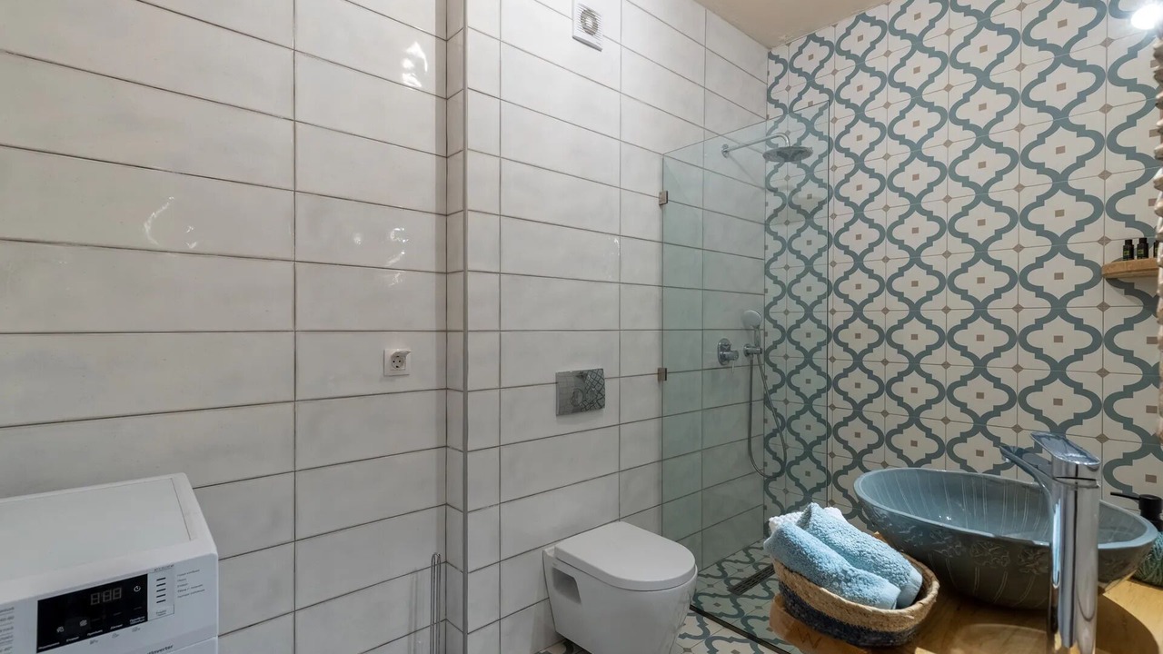Photo of Bathroom in Glossa