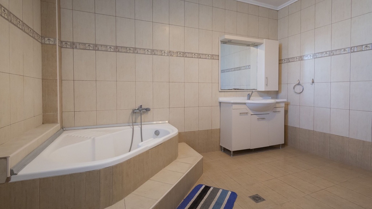 Photo of Bathroom in Flogita