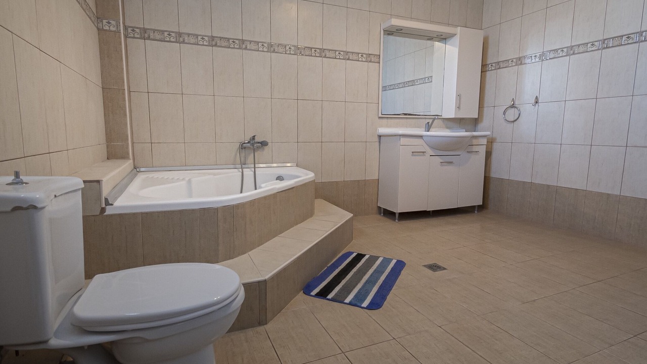 Photo of Bathroom in Flogita