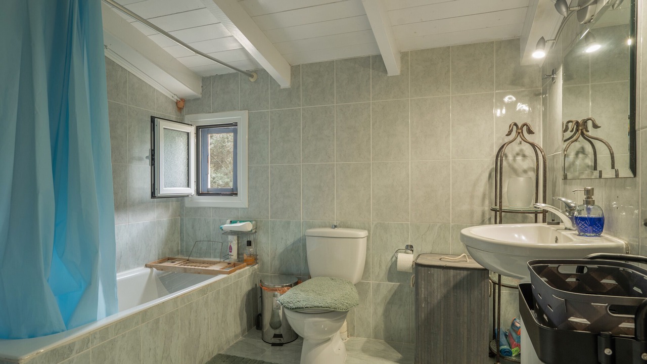 Photo of Bathroom in Kalligoni