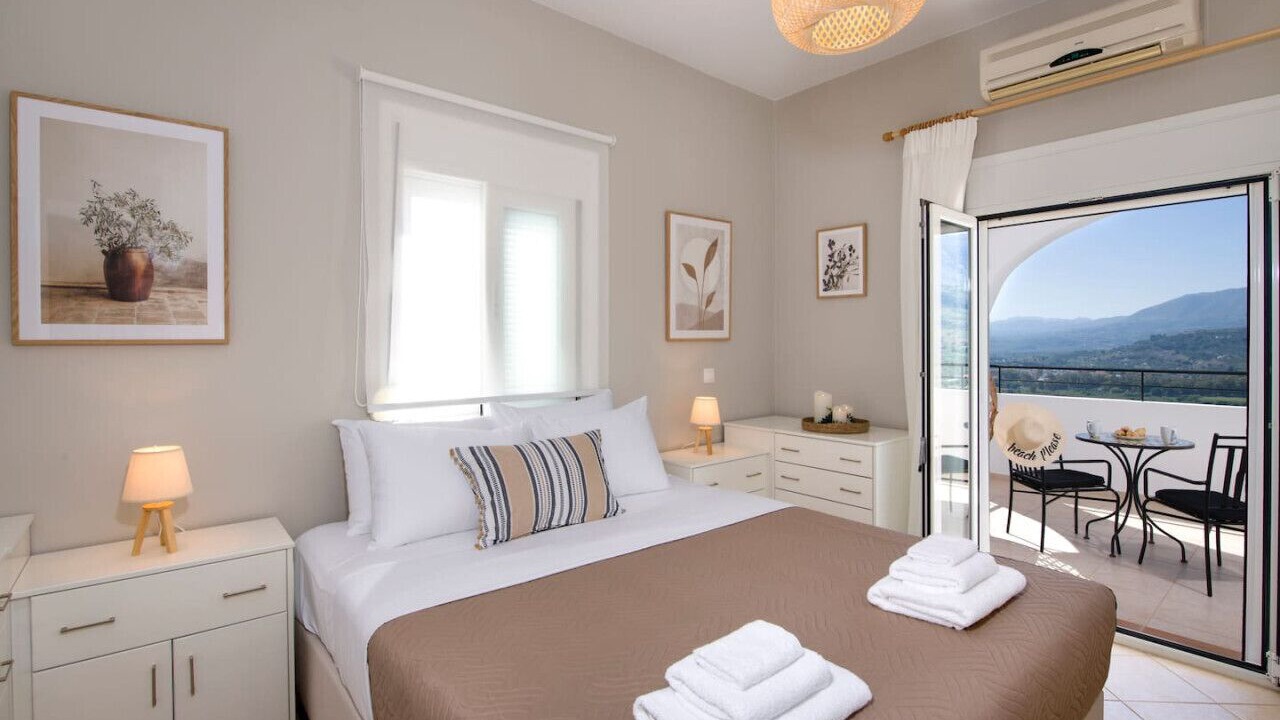 Photo of Bedroom in Exopoli