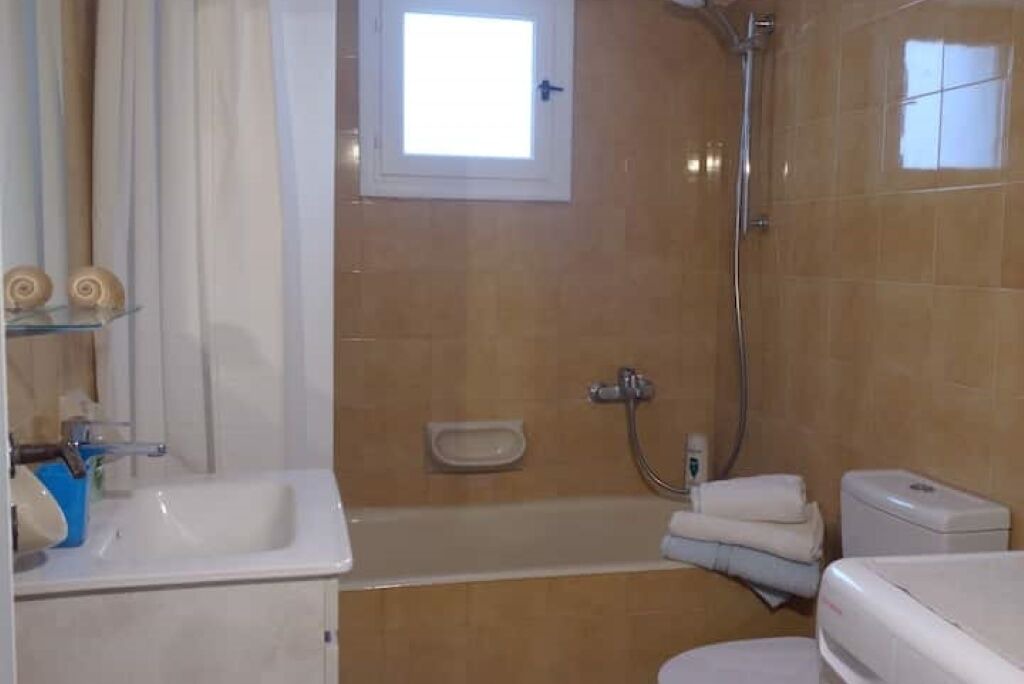 Photo of Bathroom in Aliki