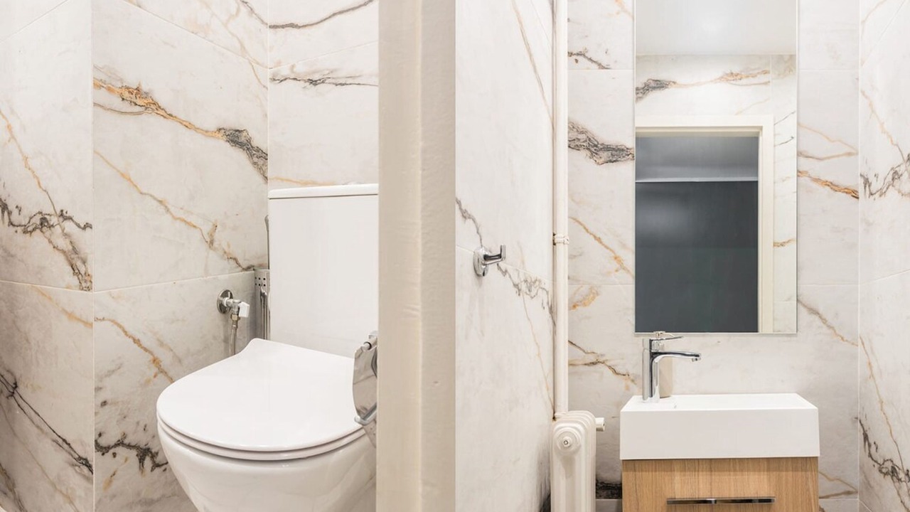 Photo of Bathroom in Alimos