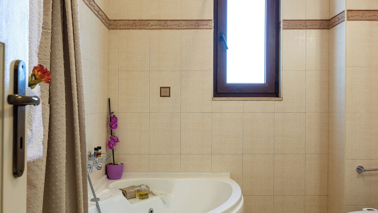 Photo of Bathroom in Chromonastiri