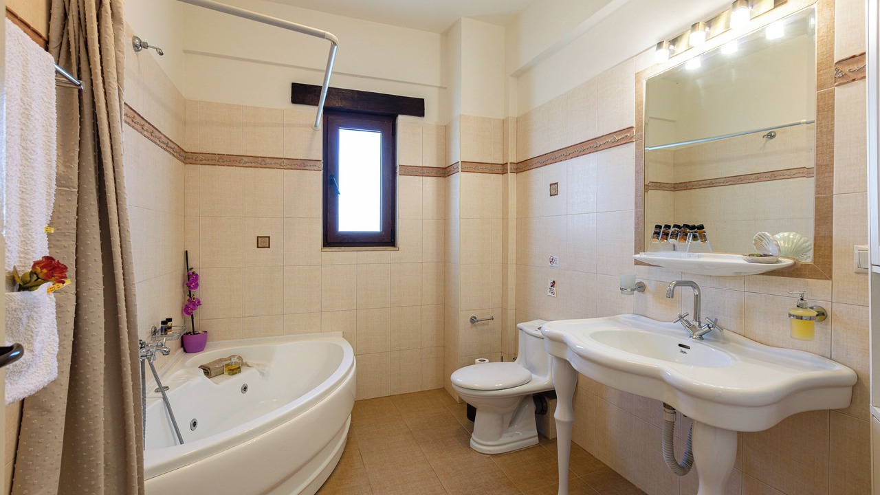 Photo of Bathroom in Chromonastiri