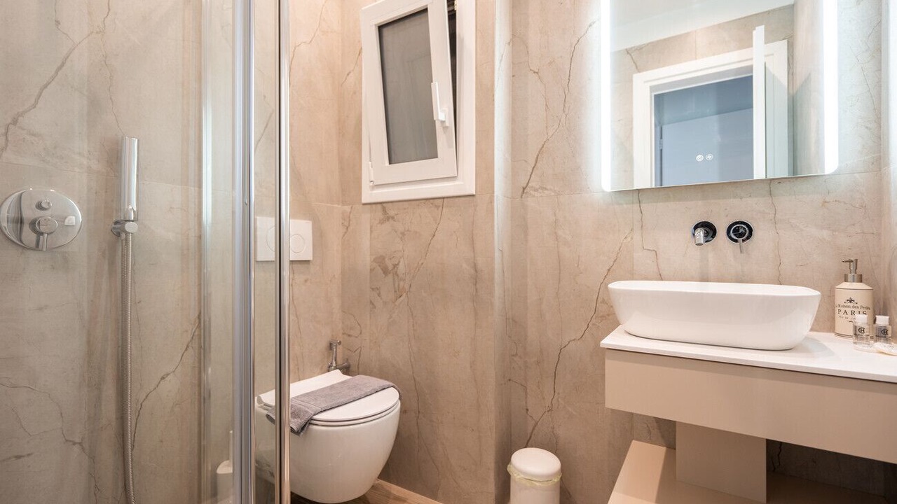 Photo of Bathroom in Mets