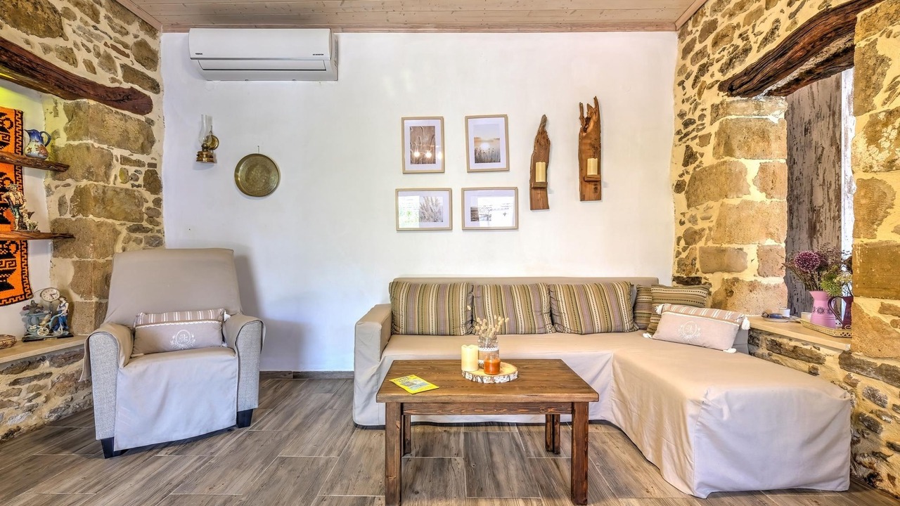 Photo of Livingroom in Panethimos