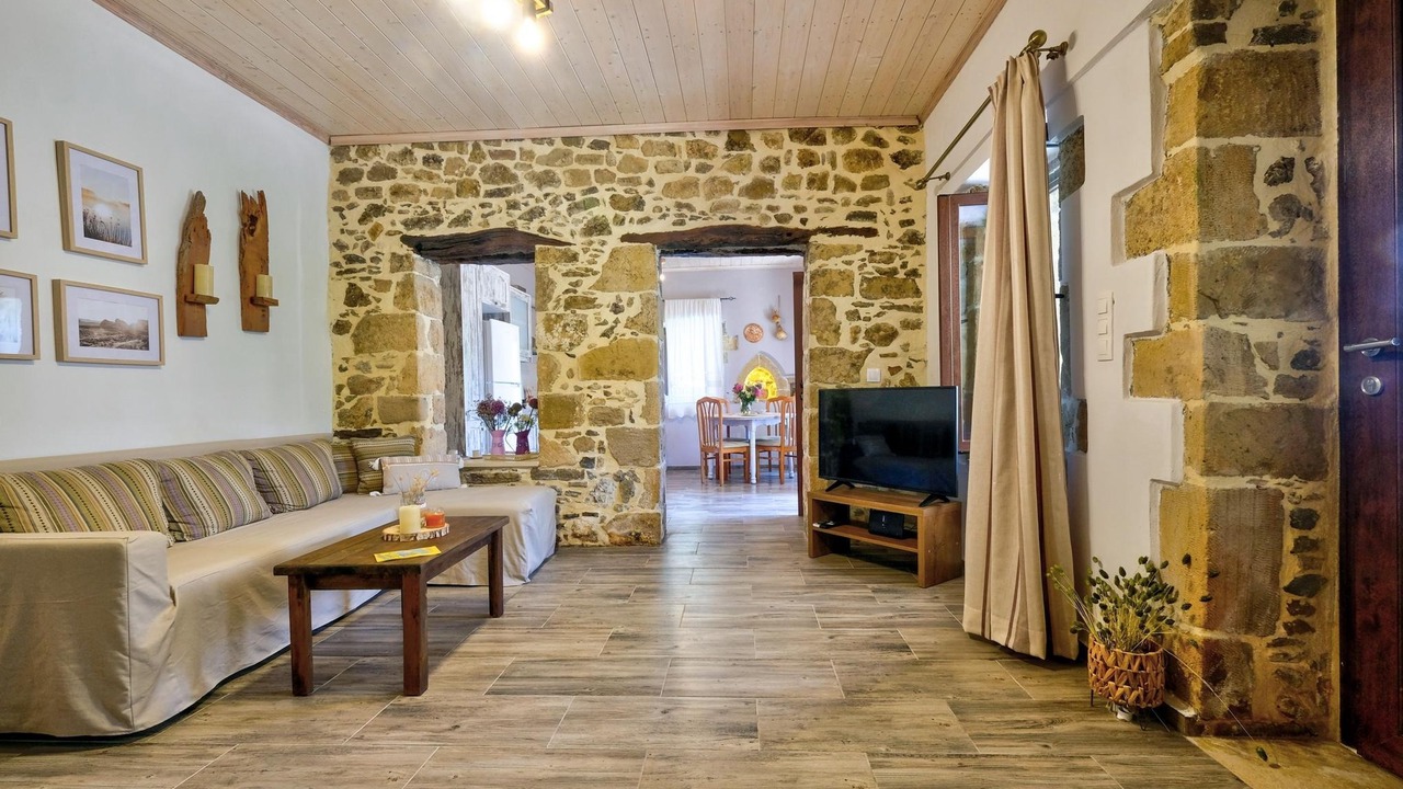 Photo of Livingroom in Panethimos
