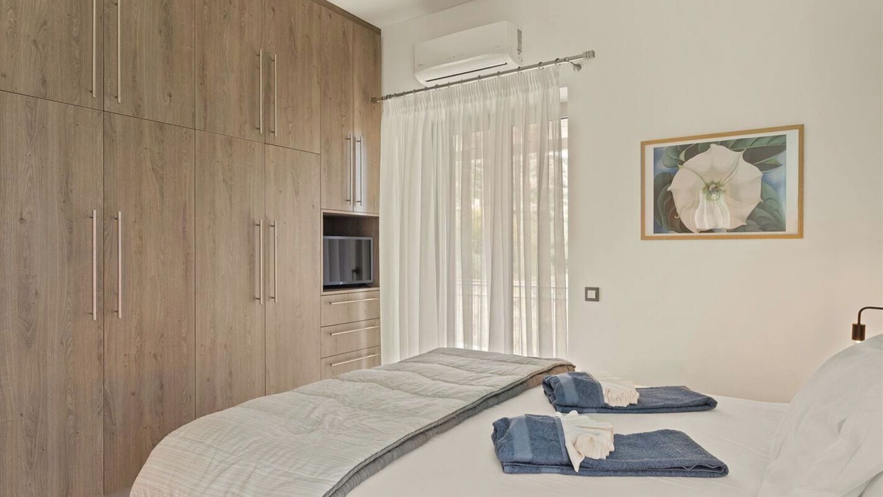 Photo of Bedroom in Lefktron
