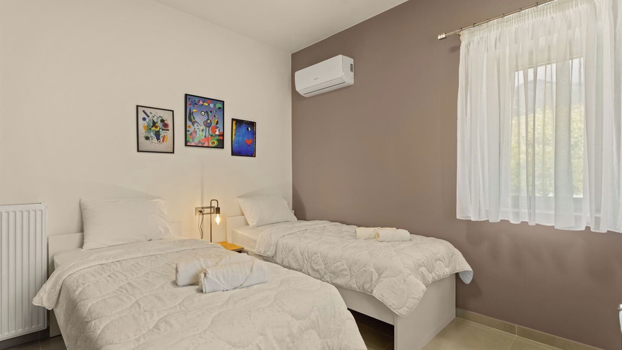 Photo of Bedroom in Lefktron