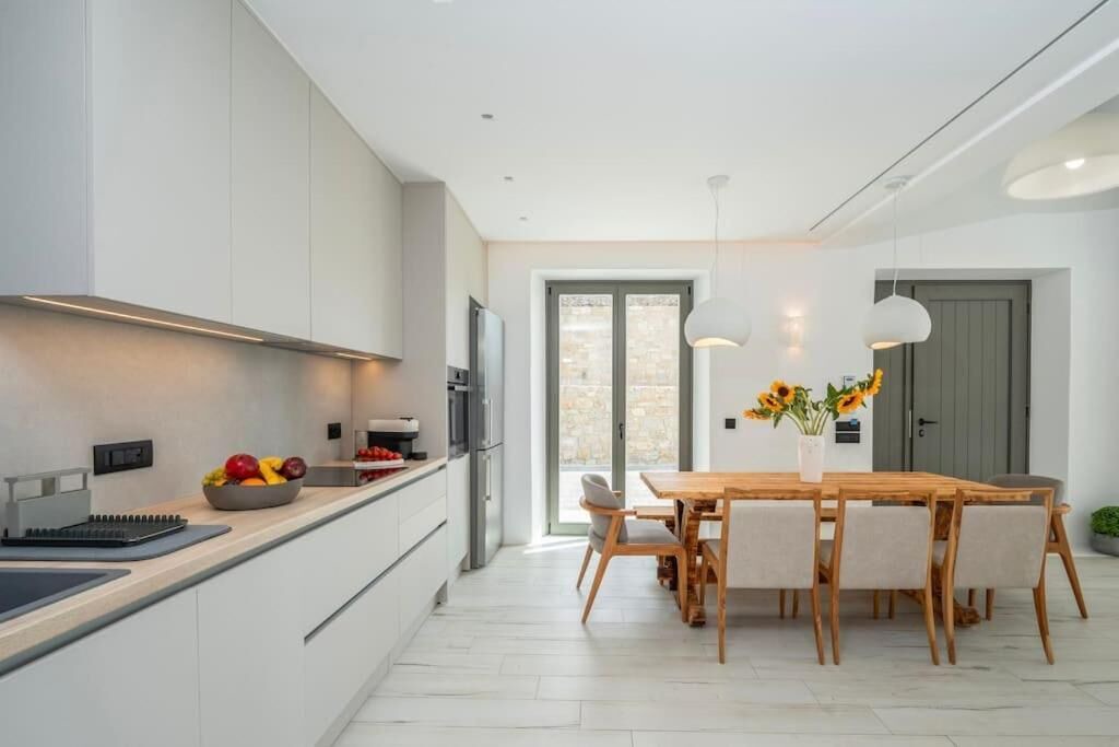 Photo of Kitchen in Faros Armenistis