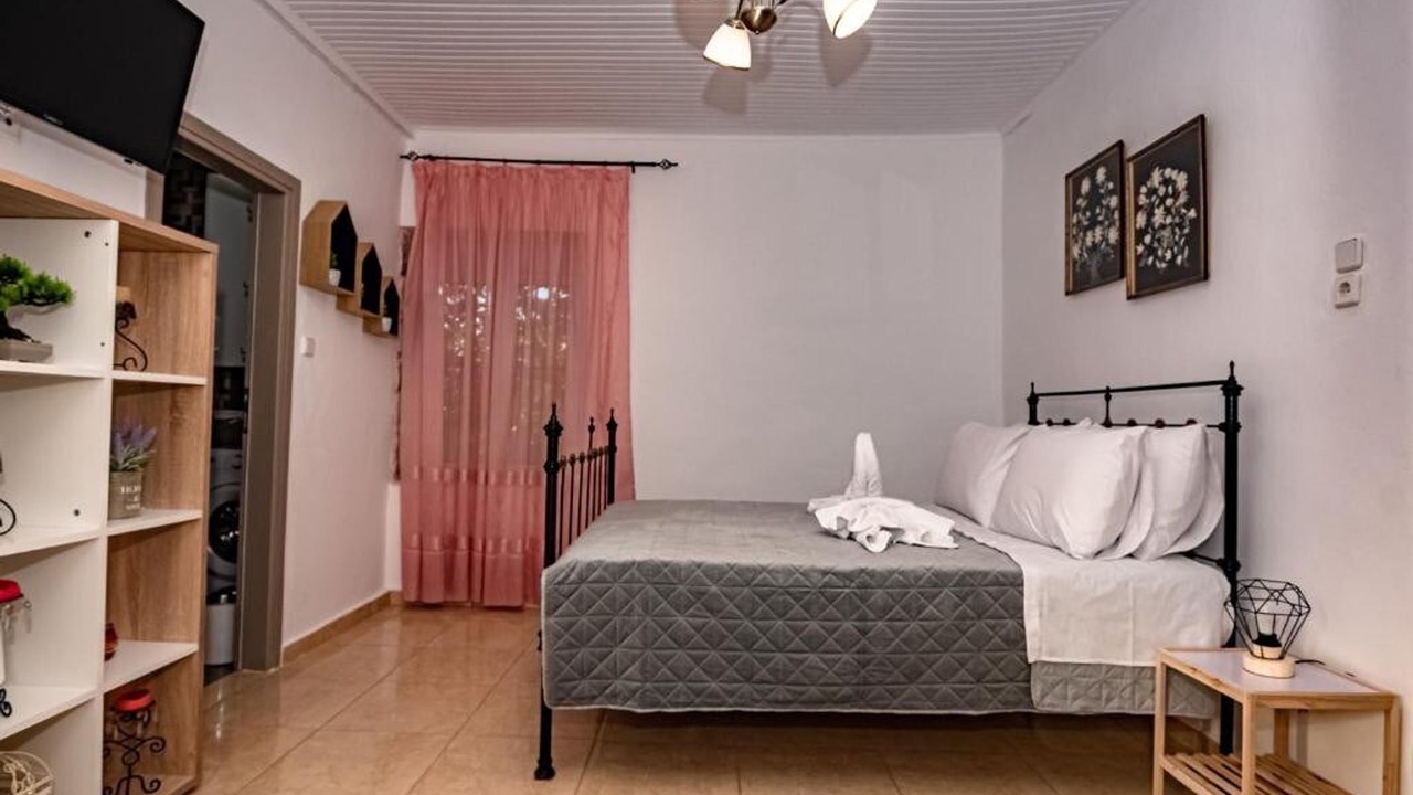Photo of Bedroom in Armenoi