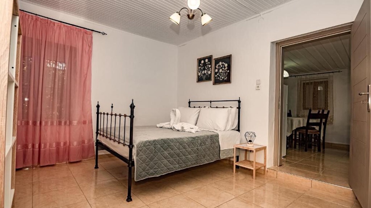 Photo of Bedroom in Armenoi