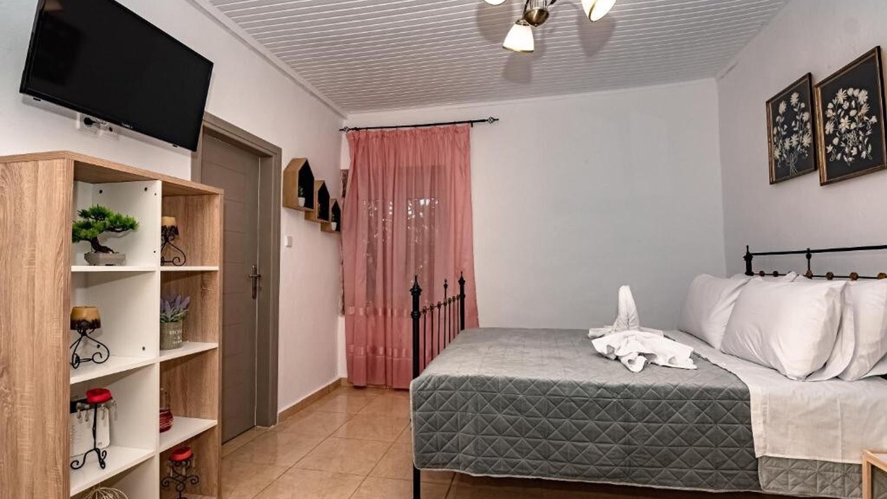 Photo of Bedroom in Armenoi