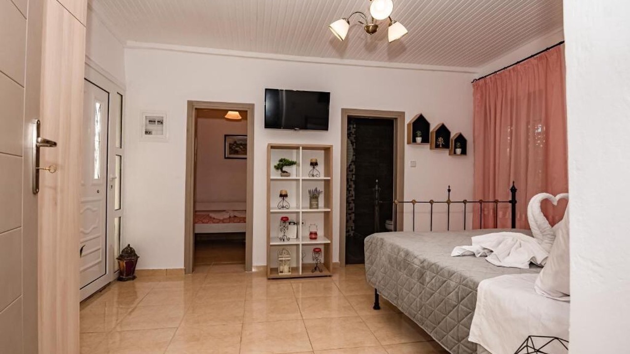 Photo of Bedroom in Armenoi