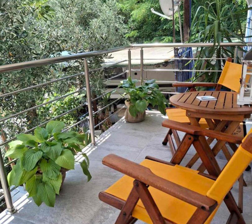 Photo of Patio Balcony in Pella Region