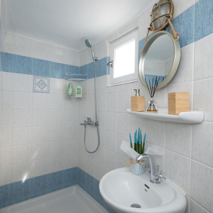 Photo of Bathroom in Plintri