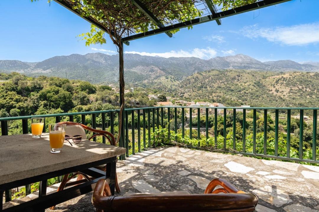 Photo of Patio Balcony in Embrosneros