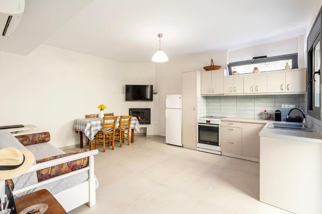 Photo of Kitchen in Petalidi
