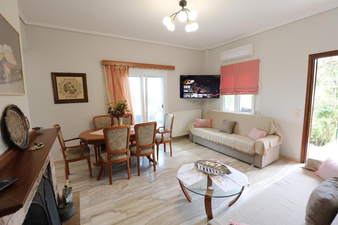 Photo of Livingroom in Skala Neon Kidonion