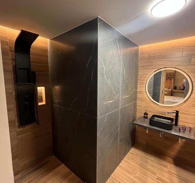 Photo of Bathroom in Ioannina Town Centre
