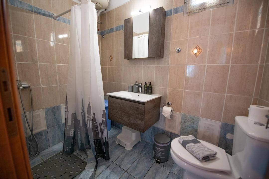 Photo of Bathroom in Glossa