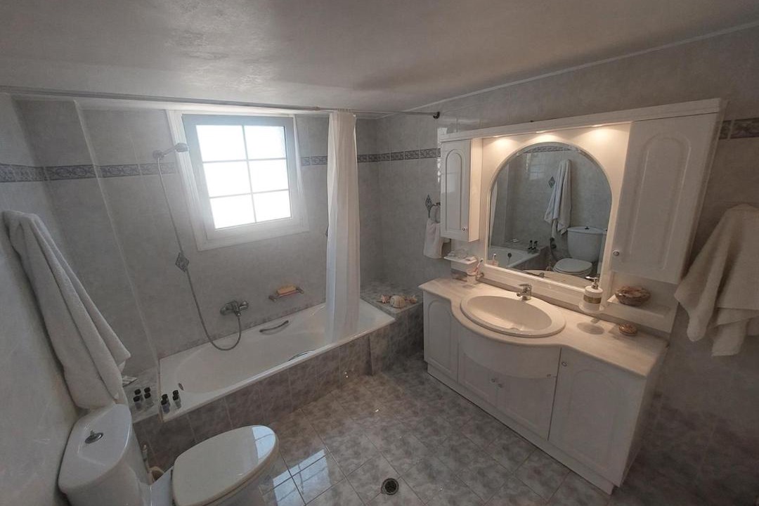 Photo of Bathroom in Lithi