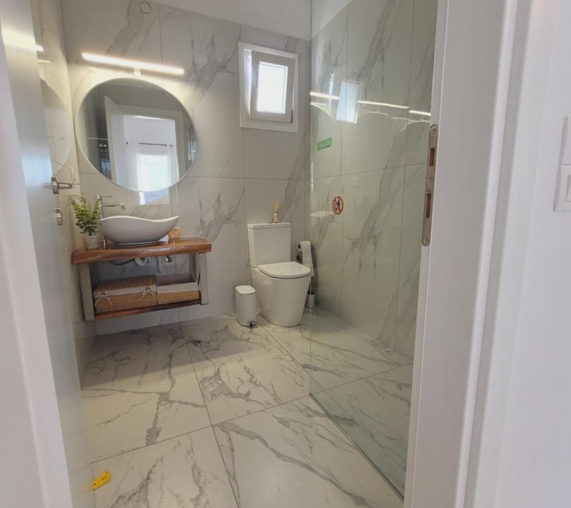 Photo of Bathroom in Alinda