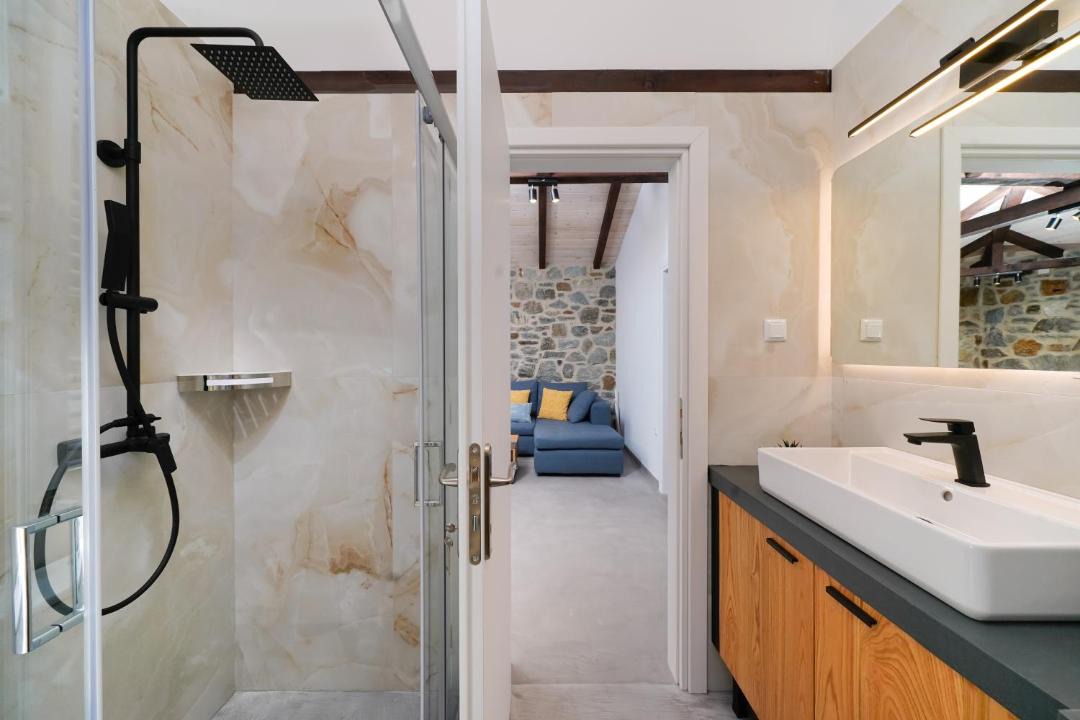 Photo of Bathroom in Golden Beach