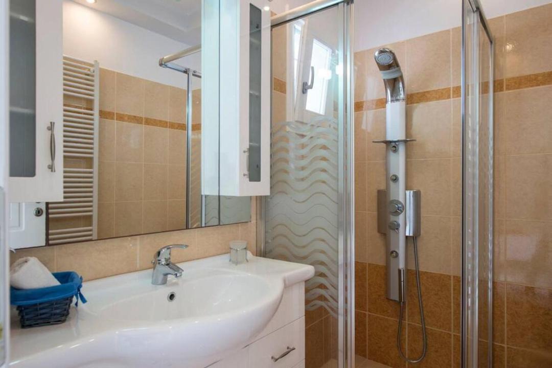 Photo of Bathroom in Aliki