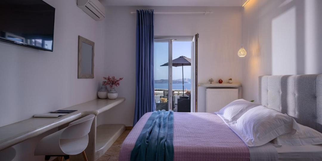 Photo of Bedroom in Oia