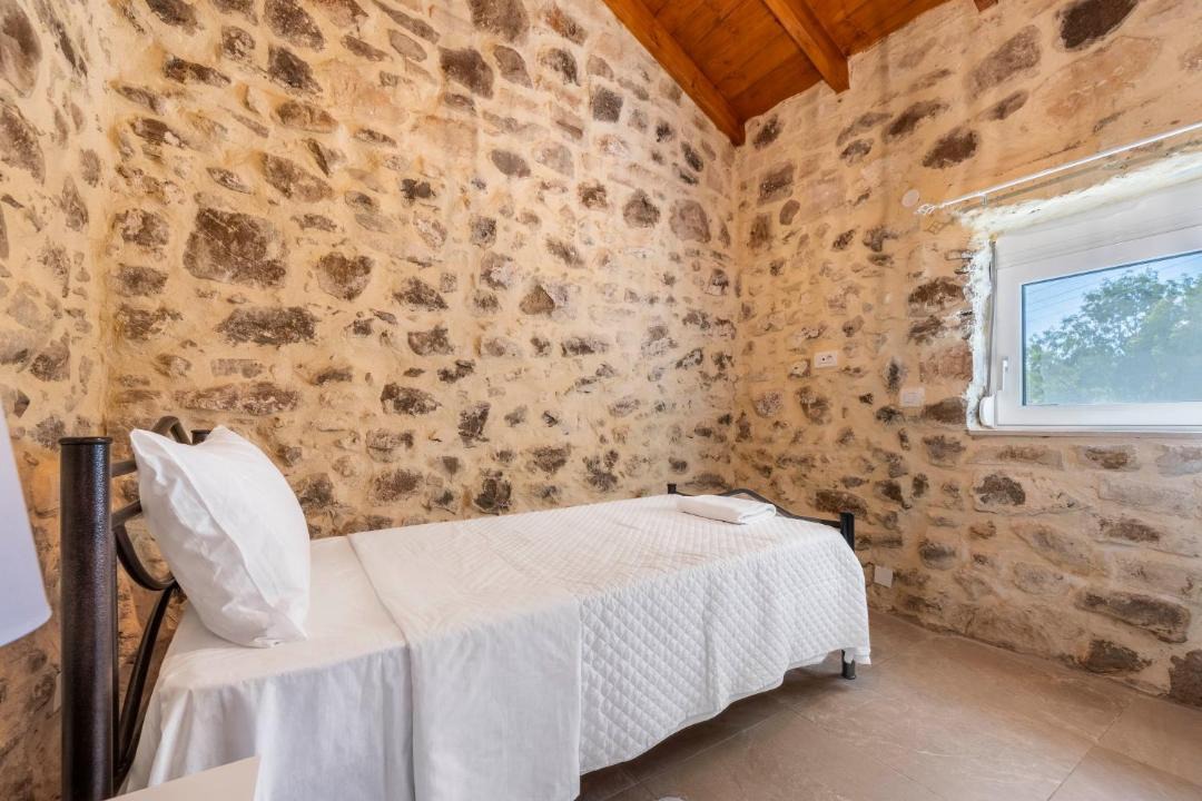 Photo of Others in Laranion