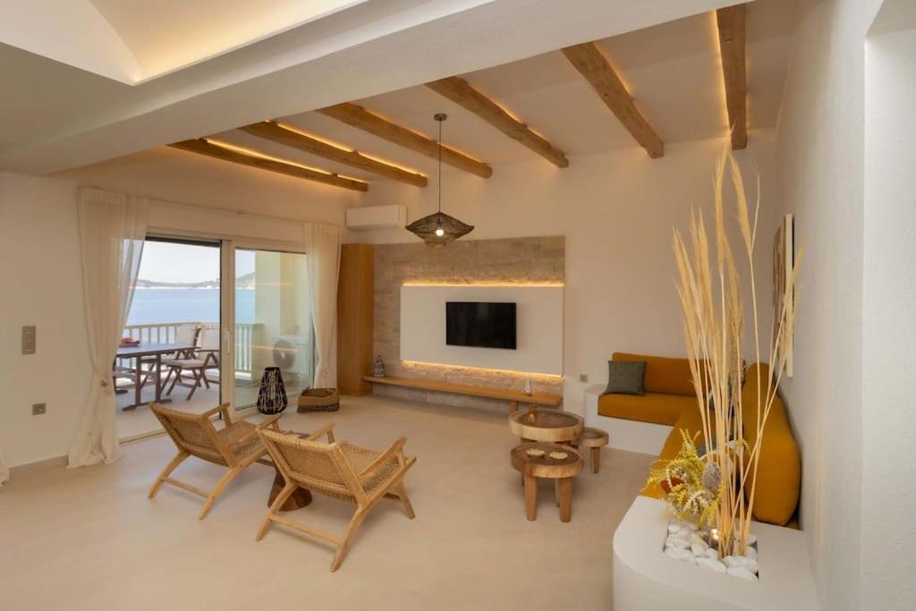 Photo of Livingroom in Marathopoli