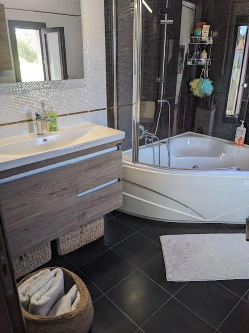 Photo of Others in Isthmia