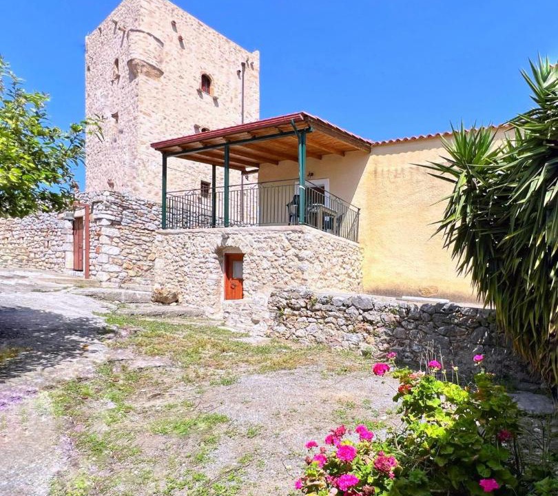 Photo of Buildings in Karvelas