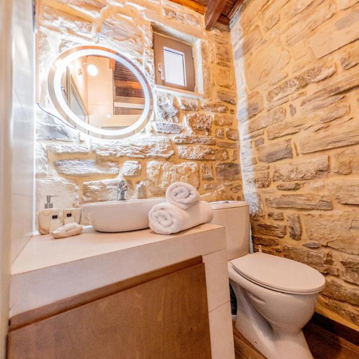 Photo of Bathroom in Faistos