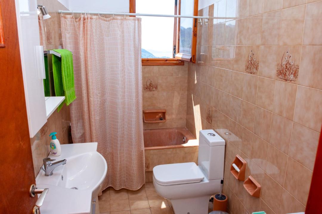 Photo of Bathroom in Glossa
