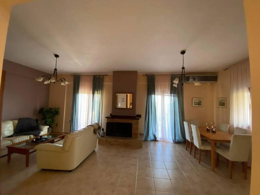 Photo of Livingroom in Paleros