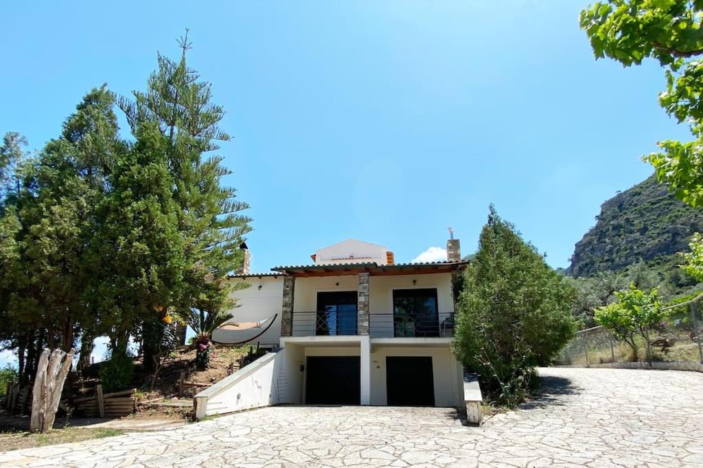 Photo of Buildings in Zakhloritika