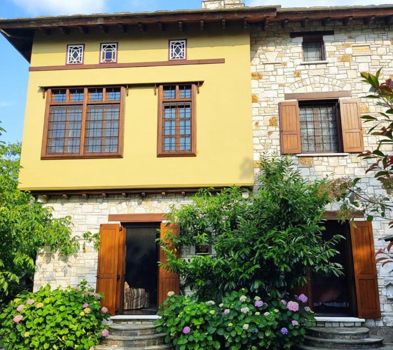Photo of Buildings in Zagora-Mouresi