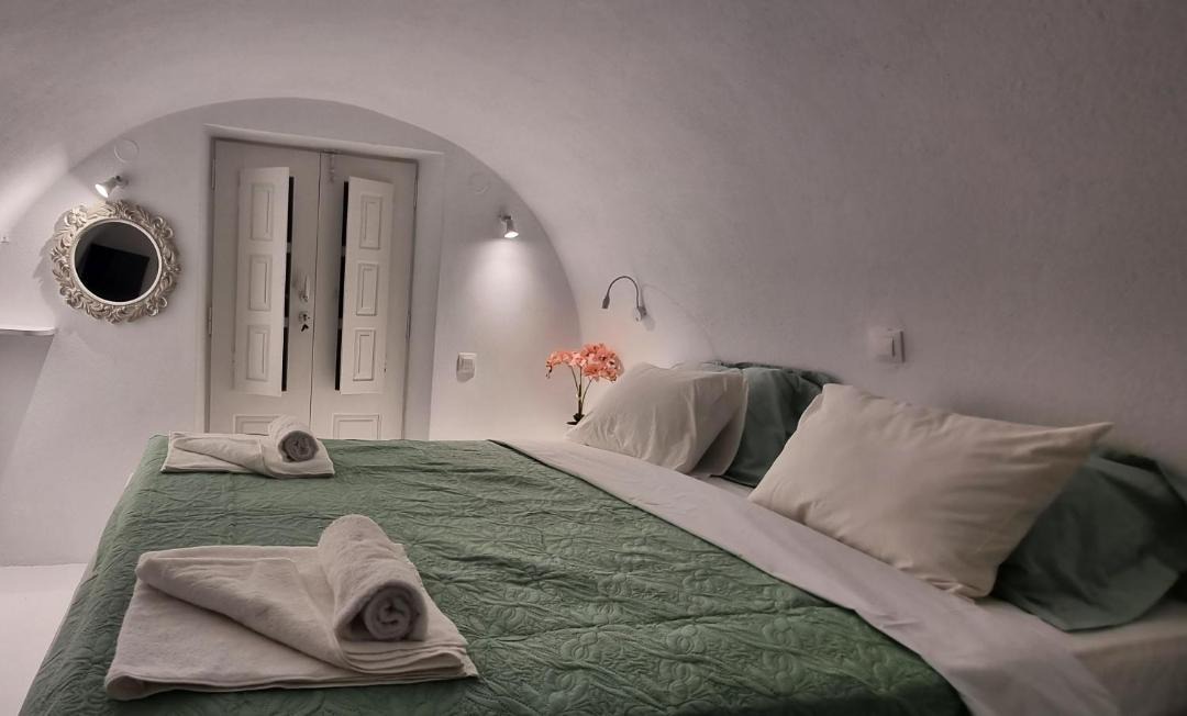 Photo of Bedroom in Amoudi Bay