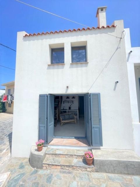 Photo of Buildings in Votsi